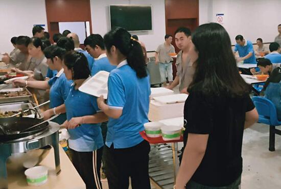 食堂承包公司不榨取員工伙食費靠什么賺錢？