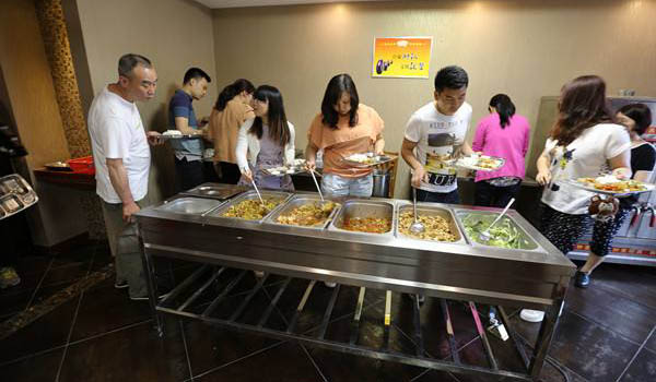 什么是團膳服務(wù),食堂是否屬于團膳膳食？